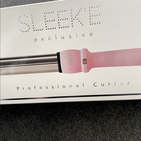 SLEEKE 32MM TITANIUM CURLING WAND main image 5
